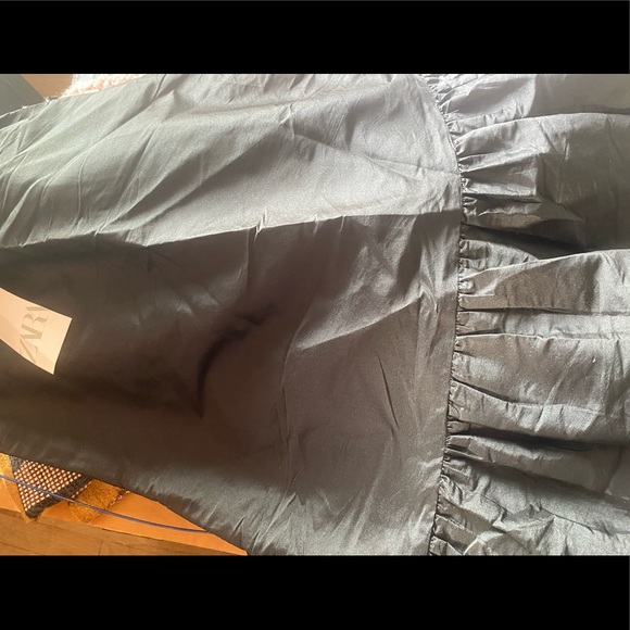 Black skirt - Picture 1 of 3